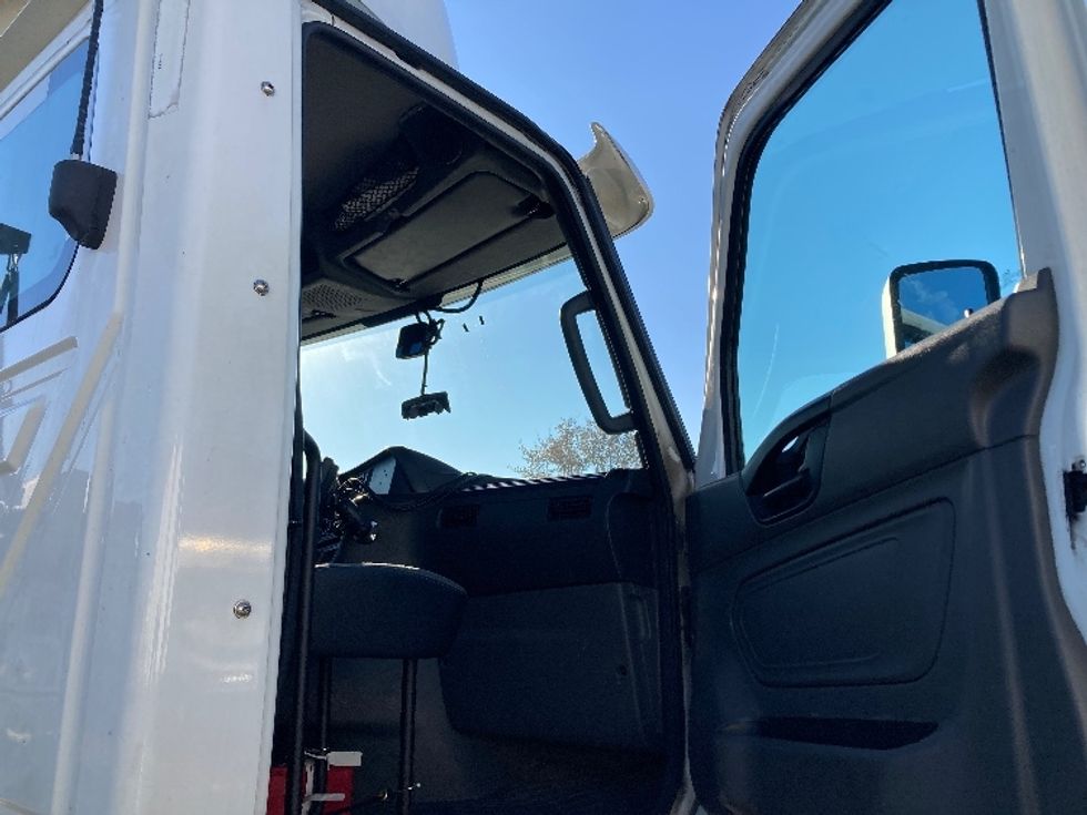 Day Cab Tractor-Heavy Duty Tractors-International-2018-LT625-Saginaw-MI-522,897\n\t\tmiles-$ 21,750 - Image 12