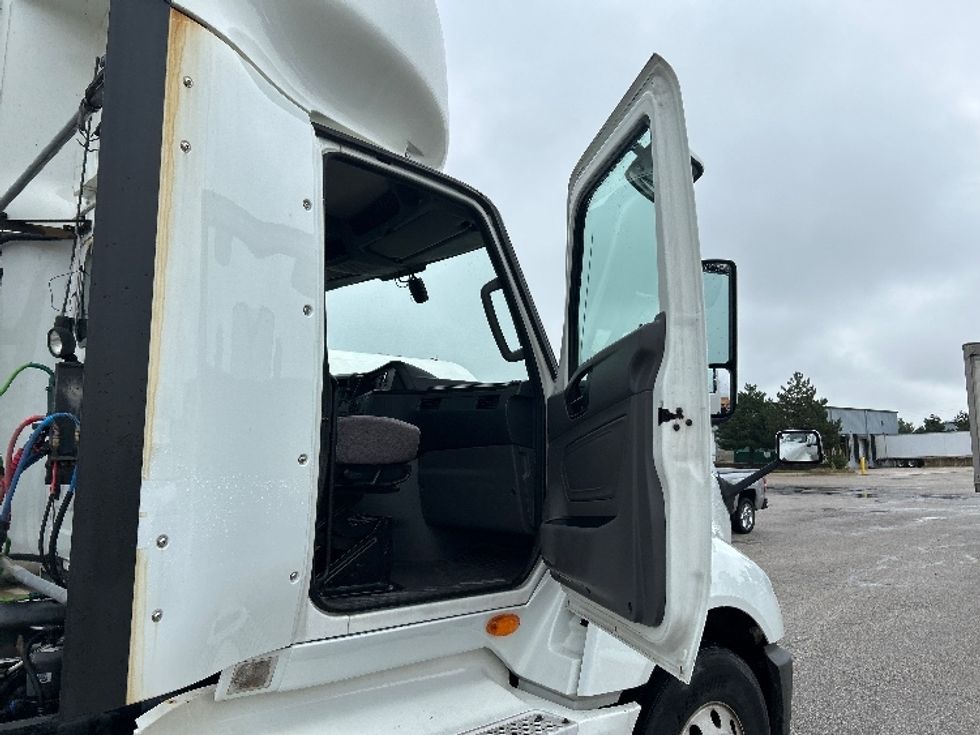 2018 International LT625 LT photo 11