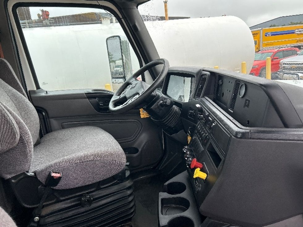 2018 International LT625 LT photo 12