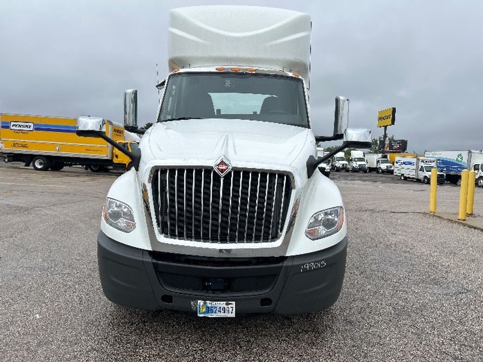 2018 International LT625 LT photo 2
