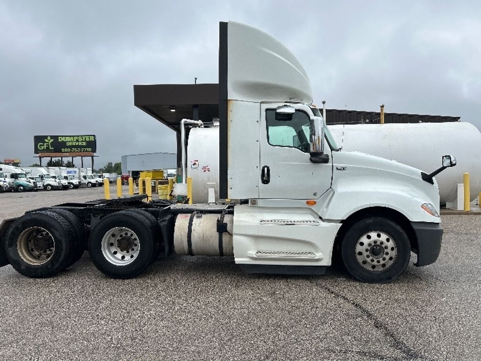 2018 International LT625 LT photo 8