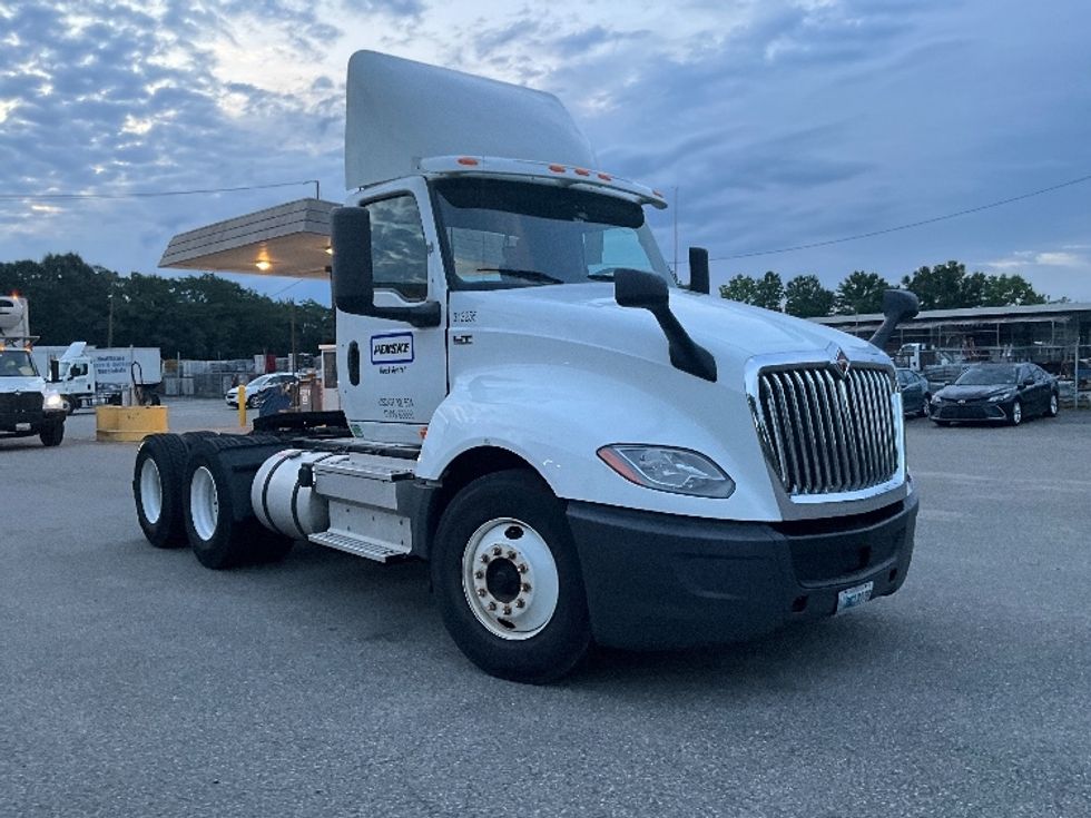 Day Cab Tractor-Heavy Duty Tractors-International-2018-LT625-Sandston-VA-290,054\n\t\tmiles-$ 25,000 - Image 1