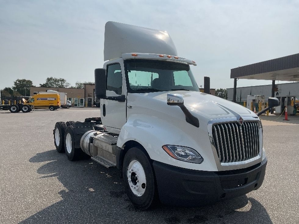 Day Cab Tractor-Heavy Duty Tractors-International-2018-LT625-South Bend-IN-367,988\n\t\tmiles-$ 27,000 - Image 1