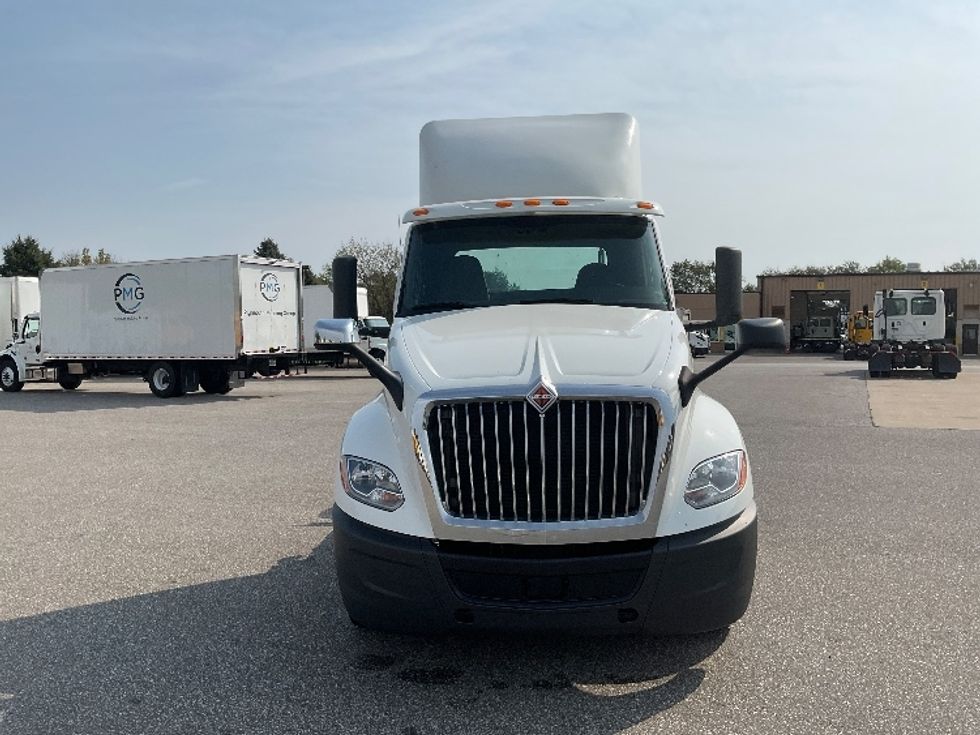 Day Cab Tractor-Heavy Duty Tractors-International-2018-LT625-South Bend-IN-367,988\n\t\tmiles-$ 27,000 - Image 2
