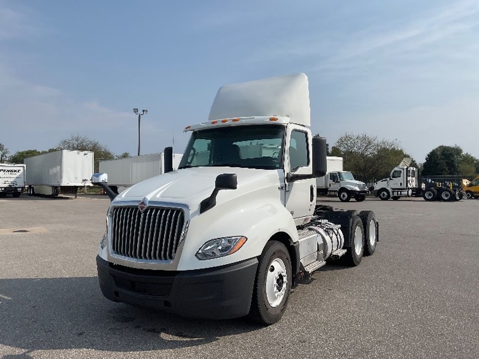 Day Cab Tractor-Heavy Duty Tractors-International-2018-LT625-South Bend-IN-367,988\n\t\tmiles-$ 27,000 - Image 3