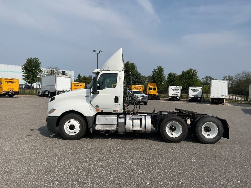 Day Cab Tractor-Heavy Duty Tractors-International-2018-LT625-South Bend-IN-367,988\n\t\tmiles-$ 27,000 - Image 4