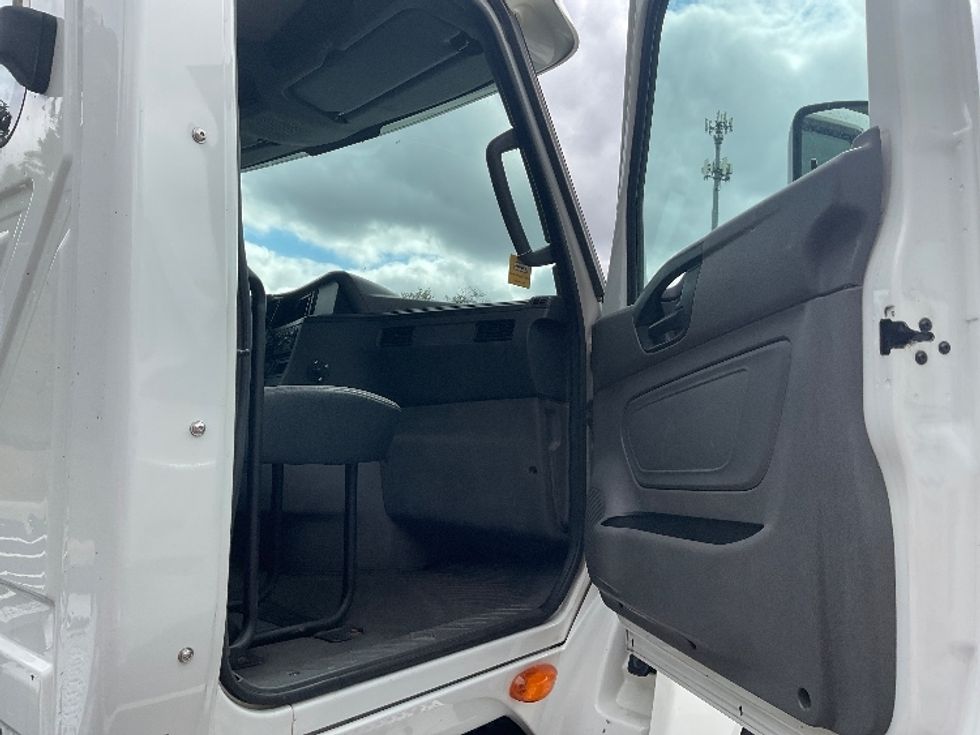 Day Cab Tractor-Heavy Duty Tractors-International-2018-LT625-South Plainfield-NJ-381,667\n\t\tmiles-$ 25,250 - Image 12