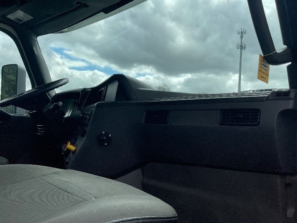 Day Cab Tractor-Heavy Duty Tractors-International-2018-LT625-South Plainfield-NJ-381,667\n\t\tmiles-$ 25,250 - Image 13