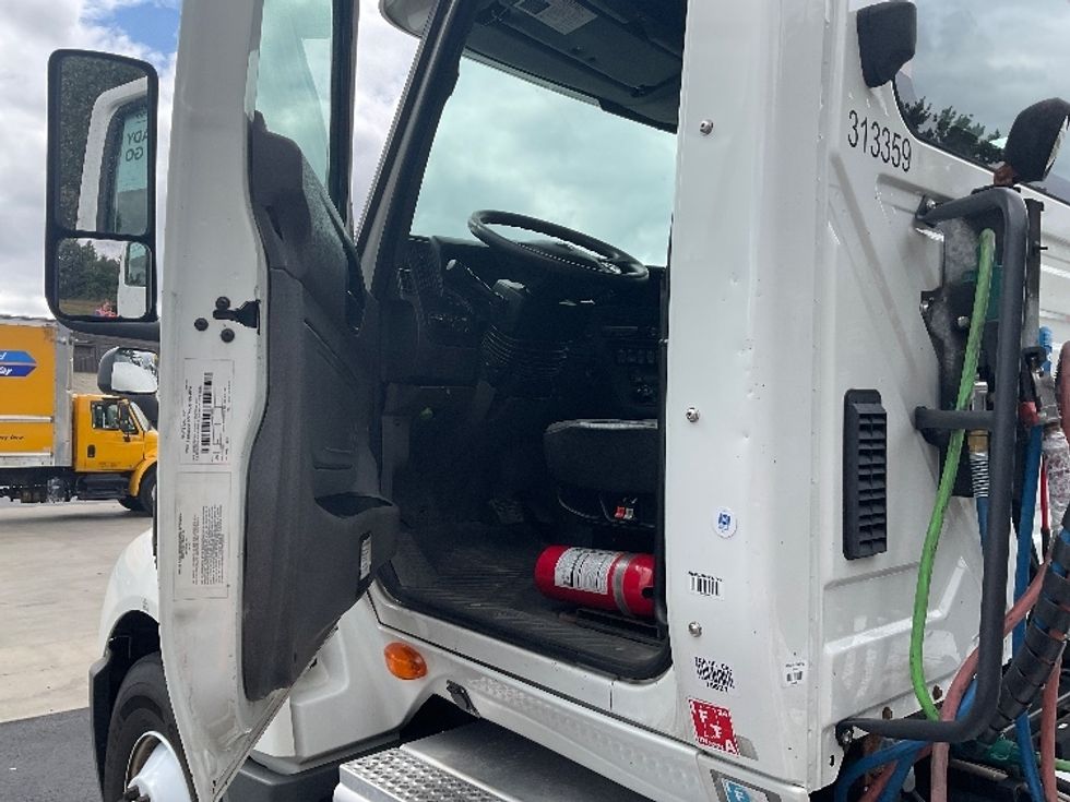Day Cab Tractor-Heavy Duty Tractors-International-2018-LT625-South Plainfield-NJ-381,667\n\t\tmiles-$ 25,250 - Image 9