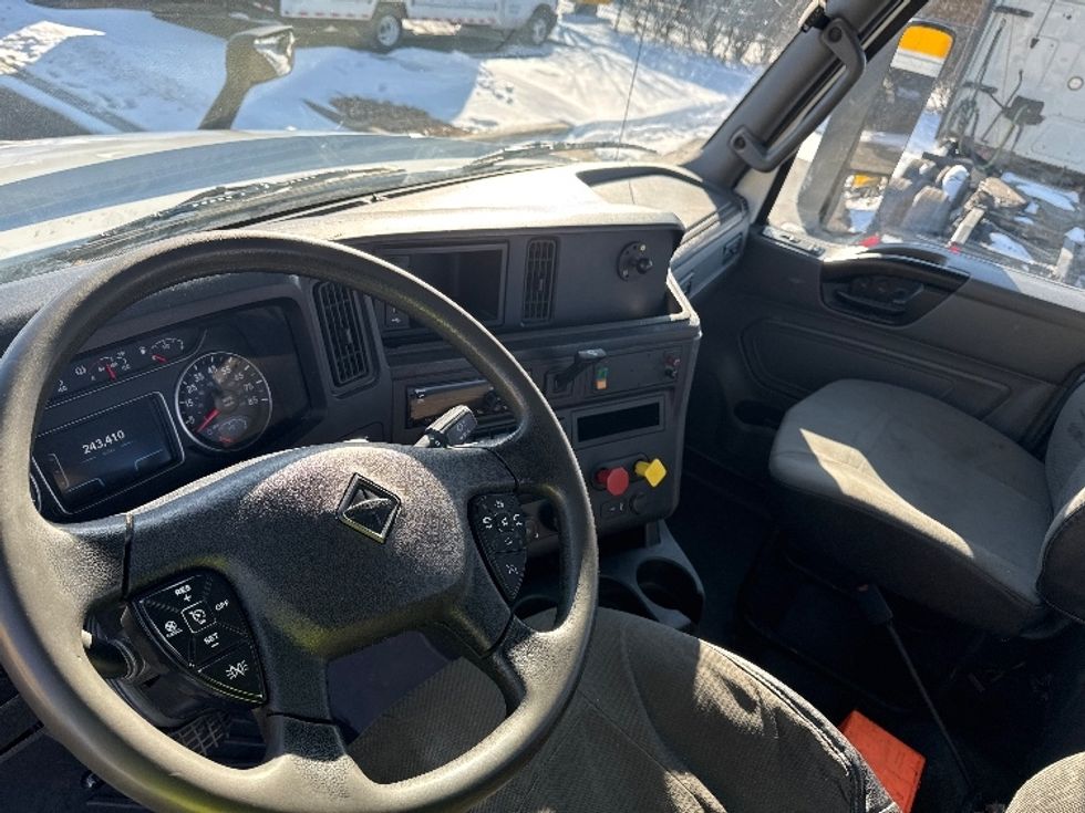 Day Cab Tractor-Heavy Duty Tractors-International-2018-LT625-Springfield-MO-243,410\n\t\tmiles-$ 25,000 - Image 10