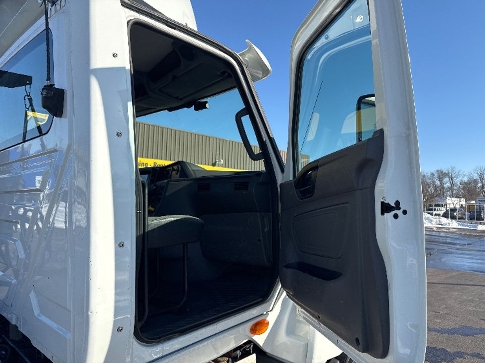 Day Cab Tractor-Heavy Duty Tractors-International-2018-LT625-Springfield-MO-243,410\n\t\tmiles-$ 25,000 - Image 12