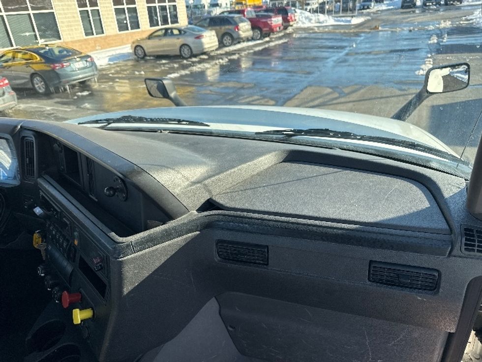 Day Cab Tractor-Heavy Duty Tractors-International-2018-LT625-Springfield-MO-243,410\n\t\tmiles-$ 25,000 - Image 13