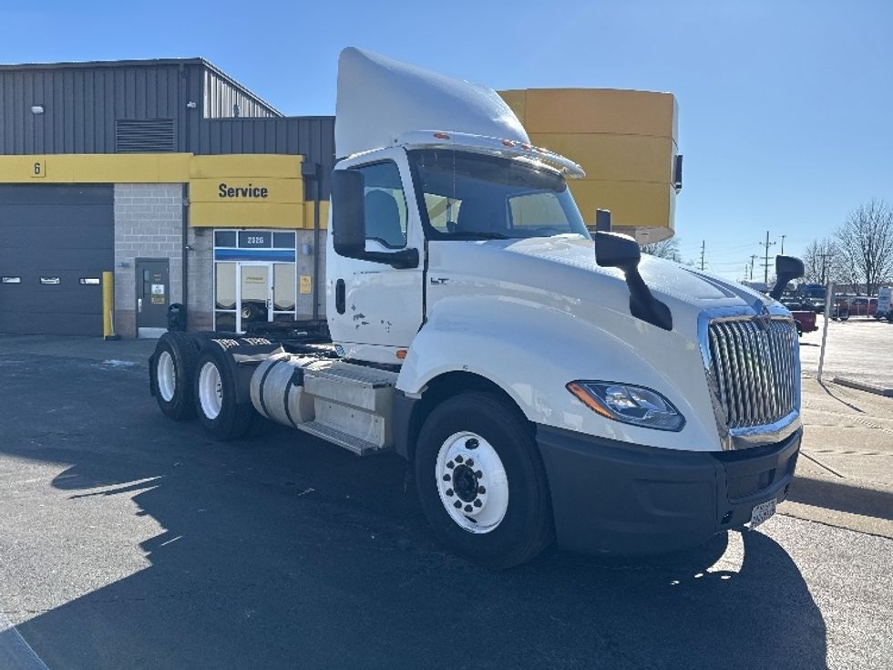 Day Cab Tractor-Heavy Duty Tractors-International-2018-LT625-Springfield-MO-367,646\n\t\tmiles-$ 29,500 - Image 1