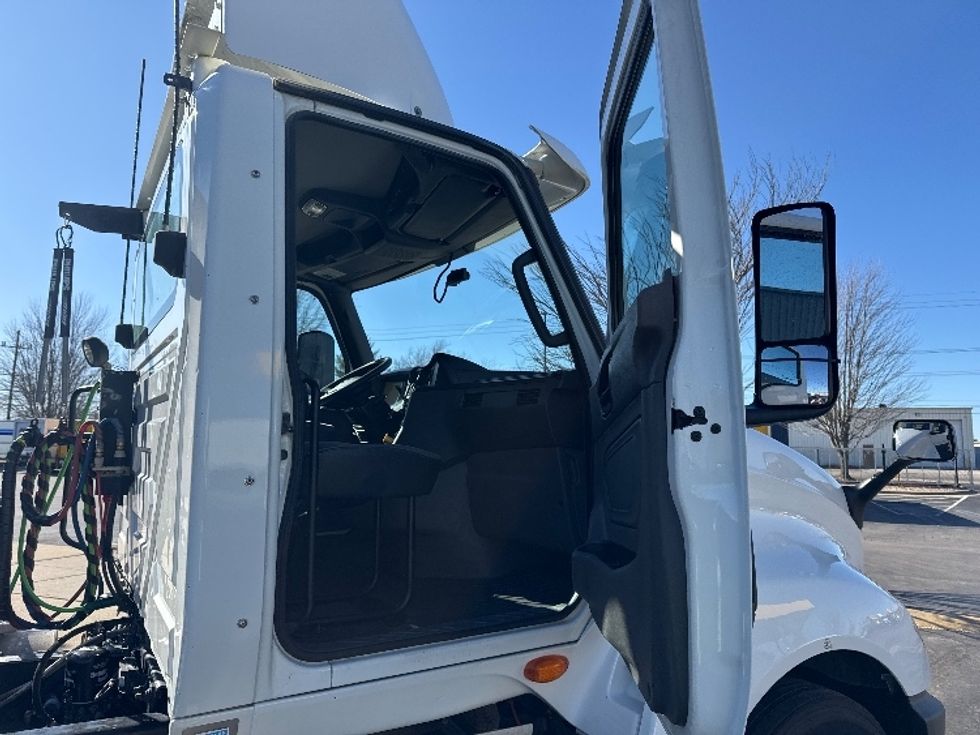 Day Cab Tractor-Heavy Duty Tractors-International-2018-LT625-Springfield-MO-367,646\n\t\tmiles-$ 29,500 - Image 12