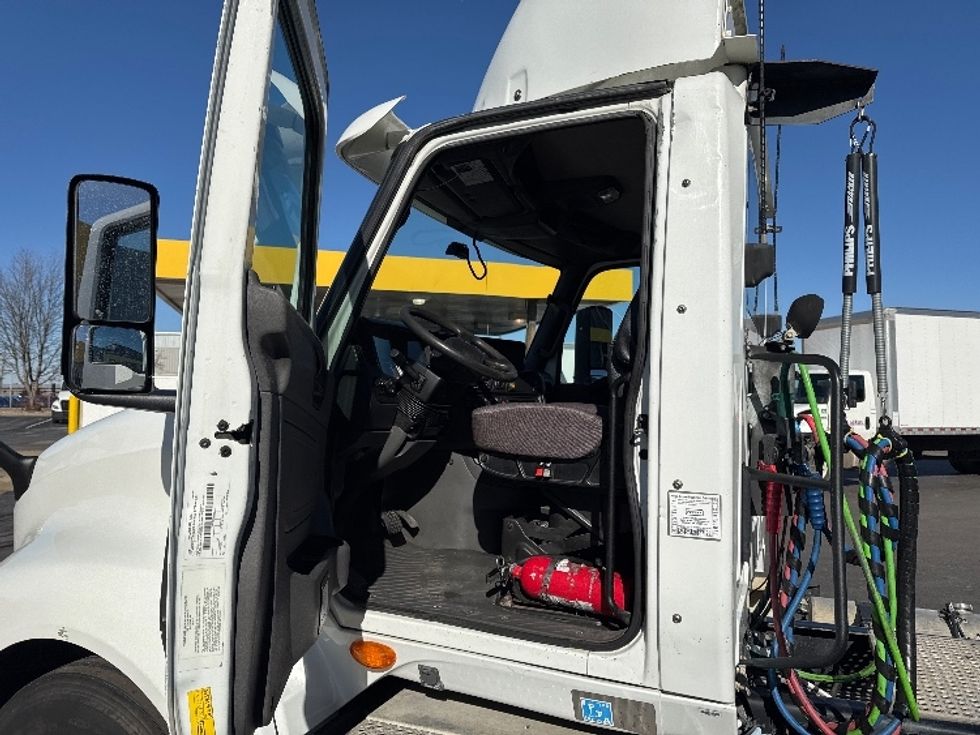 Day Cab Tractor-Heavy Duty Tractors-International-2018-LT625-Springfield-MO-367,646\n\t\tmiles-$ 29,500 - Image 9