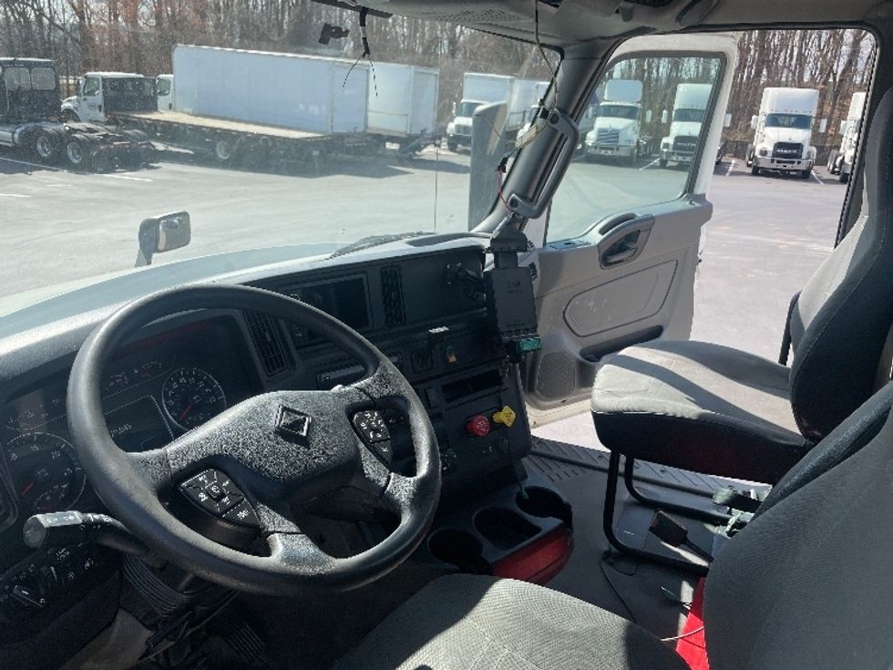 Day Cab Tractor-Heavy Duty Tractors-International-2018-LT625-Statesville-NC-379,045\n\t\tmiles-$ 24,750 - Image 10