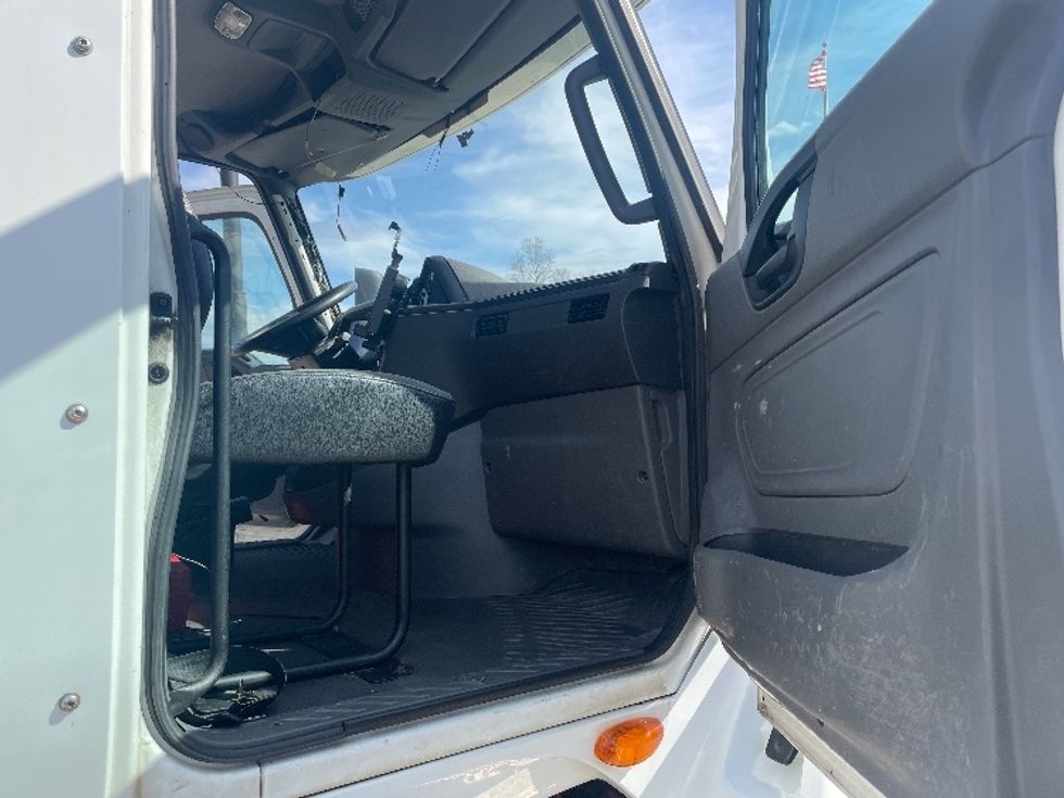 Day Cab Tractor-Heavy Duty Tractors-International-2018-LT625-Statesville-NC-379,045\n\t\tmiles-$ 24,750 - Image 12