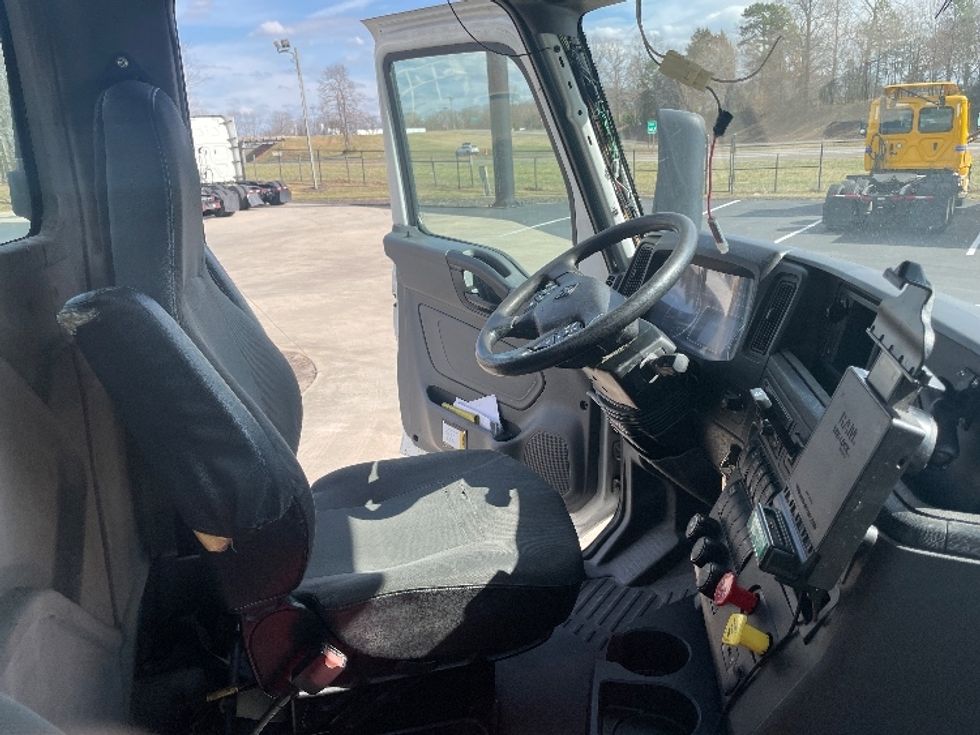 Day Cab Tractor-Heavy Duty Tractors-International-2018-LT625-Statesville-NC-379,045\n\t\tmiles-$ 24,750 - Image 14