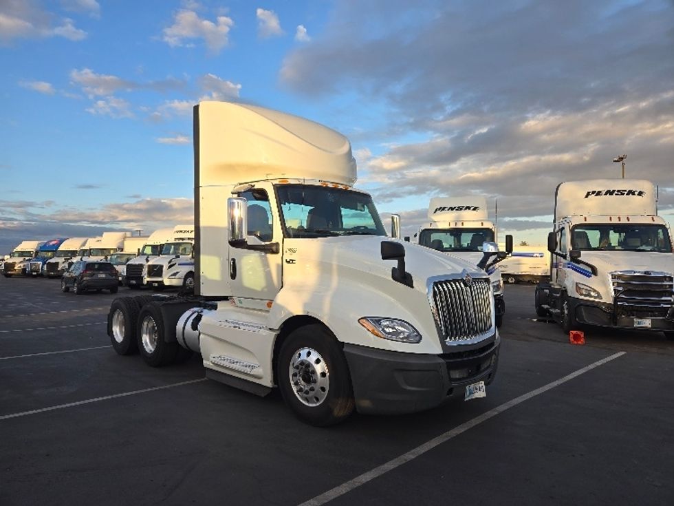 Day Cab Tractor-Heavy Duty Tractors-International-2018-LT625-Stockton-CA-423,442\n\t\tmiles-$ 38,250 - Image 1