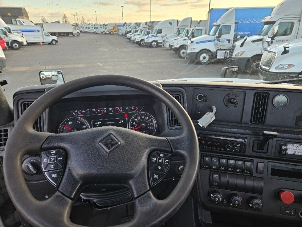 Day Cab Tractor-Heavy Duty Tractors-International-2018-LT625-Stockton-CA-423,442\n\t\tmiles-$ 38,250 - Image 11