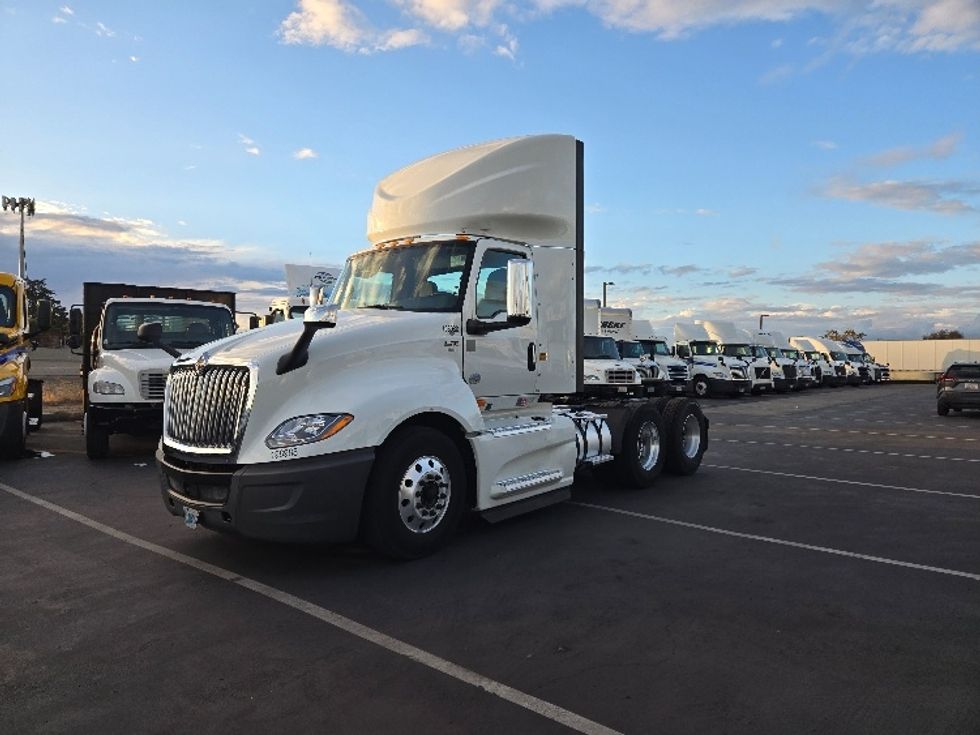 Day Cab Tractor-Heavy Duty Tractors-International-2018-LT625-Stockton-CA-423,442\n\t\tmiles-$ 38,250 - Image 3