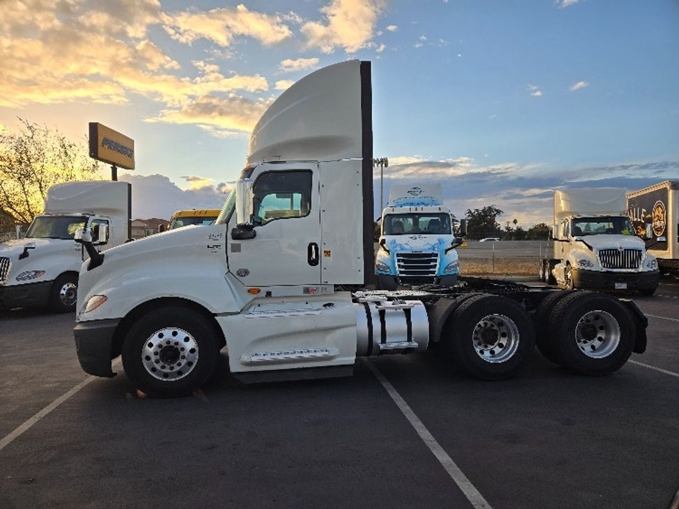 Day Cab Tractor-Heavy Duty Tractors-International-2018-LT625-Stockton-CA-423,442\n\t\tmiles-$ 38,250 - Image 4