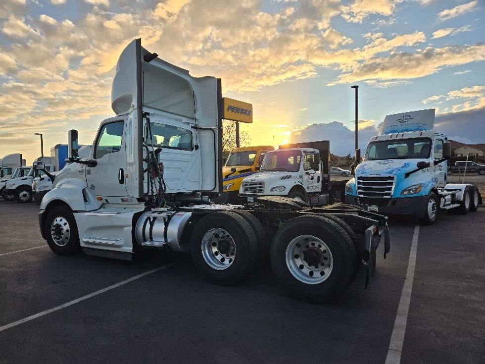 Day Cab Tractor-Heavy Duty Tractors-International-2018-LT625-Stockton-CA-423,442\n\t\tmiles-$ 38,250 - Image 5
