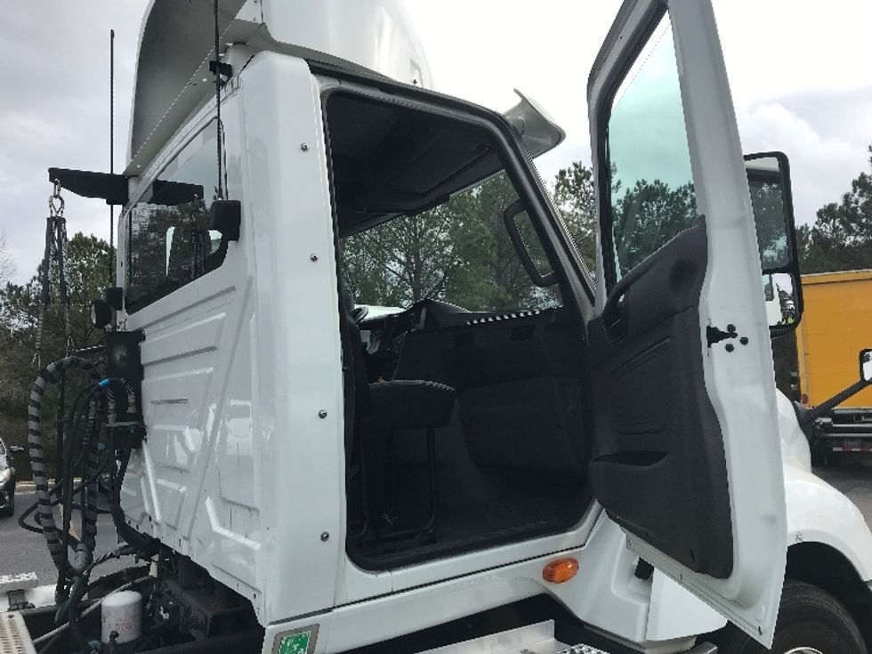 Day Cab Tractor-Heavy Duty Tractors-International-2018-LT625-Sturtevant-WI-382,924\n\t\tmiles-$ 23,500 - Image 12