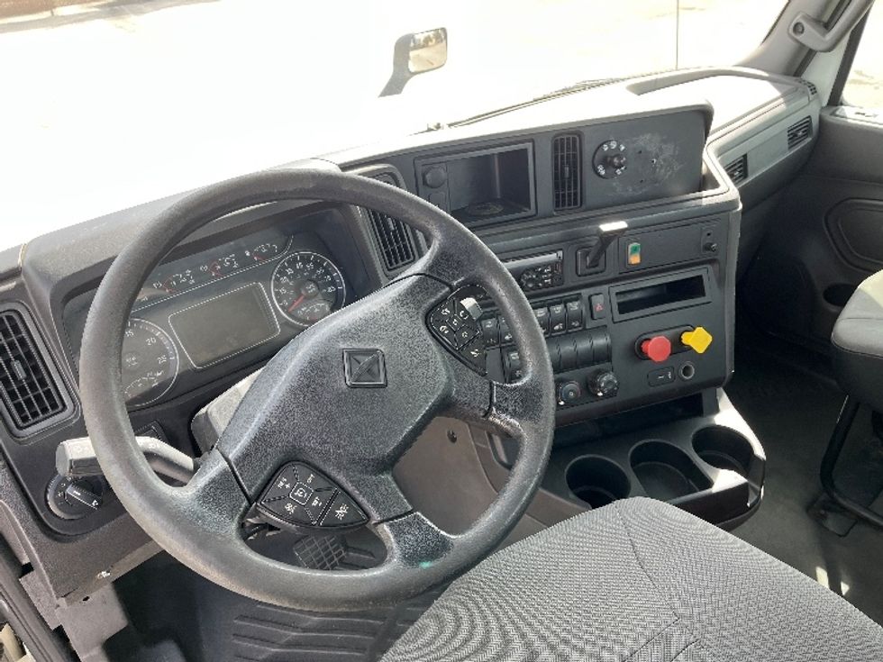 Day Cab Tractor-Heavy Duty Tractors-International-2018-LT625-Tampa-FL-317,112\n\t\tmiles-$ 28,500 - Image 10