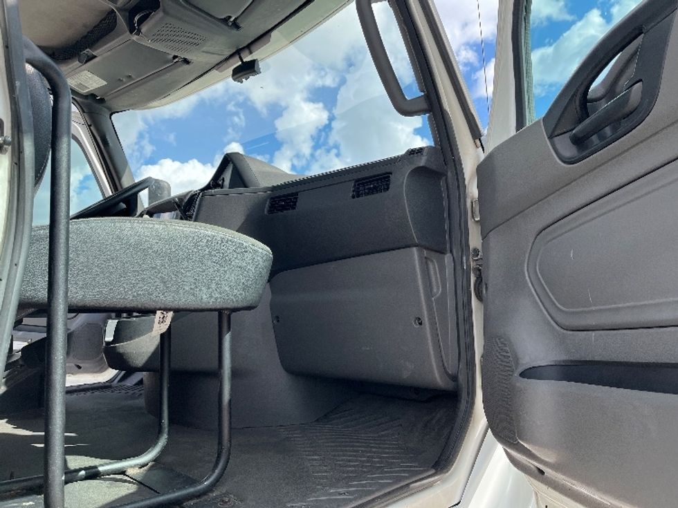 Day Cab Tractor-Heavy Duty Tractors-International-2018-LT625-Tampa-FL-317,112\n\t\tmiles-$ 28,500 - Image 12