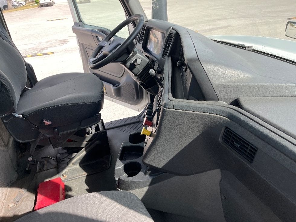 Day Cab Tractor-Heavy Duty Tractors-International-2018-LT625-Tampa-FL-317,112\n\t\tmiles-$ 28,500 - Image 14