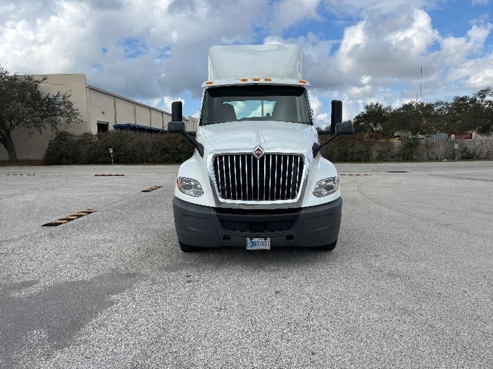 Day Cab Tractor-Heavy Duty Tractors-International-2018-LT625-Tampa-FL-317,112\n\t\tmiles-$ 28,500 - Image 2