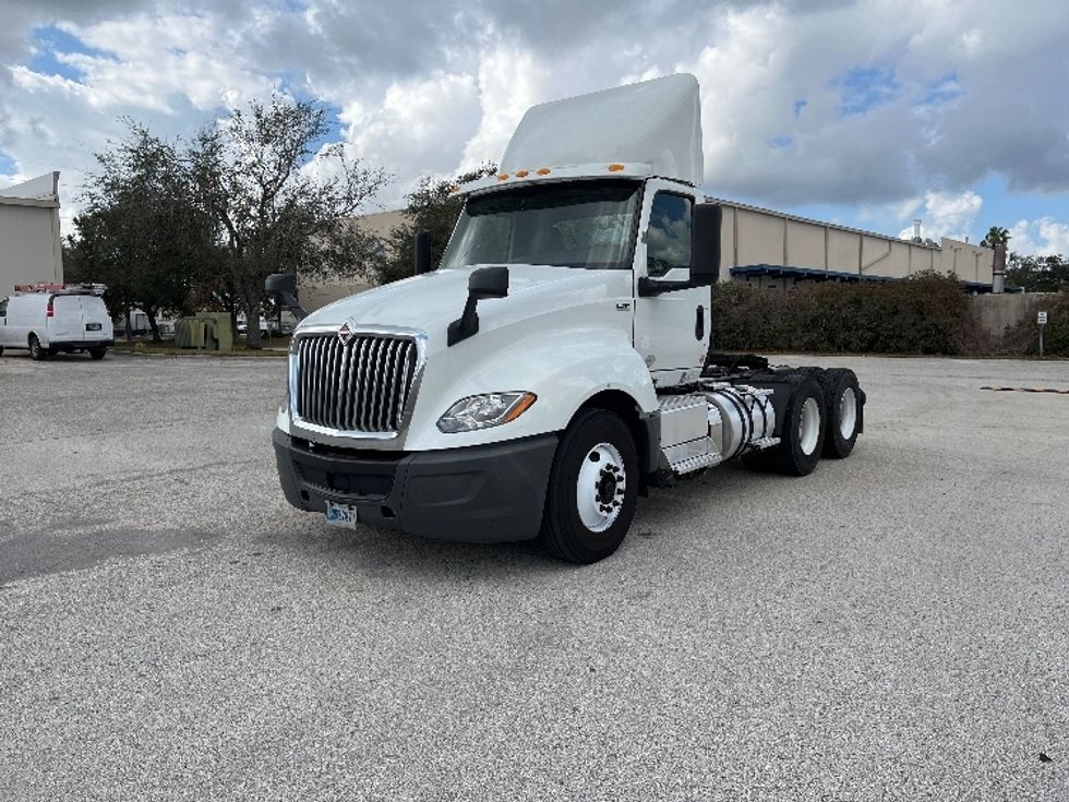 Day Cab Tractor-Heavy Duty Tractors-International-2018-LT625-Tampa-FL-317,112\n\t\tmiles-$ 28,500 - Image 3