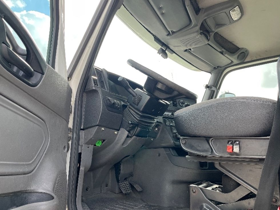 Day Cab Tractor-Heavy Duty Tractors-International-2018-LT625-Tampa-FL-317,112\n\t\tmiles-$ 28,500 - Image 9