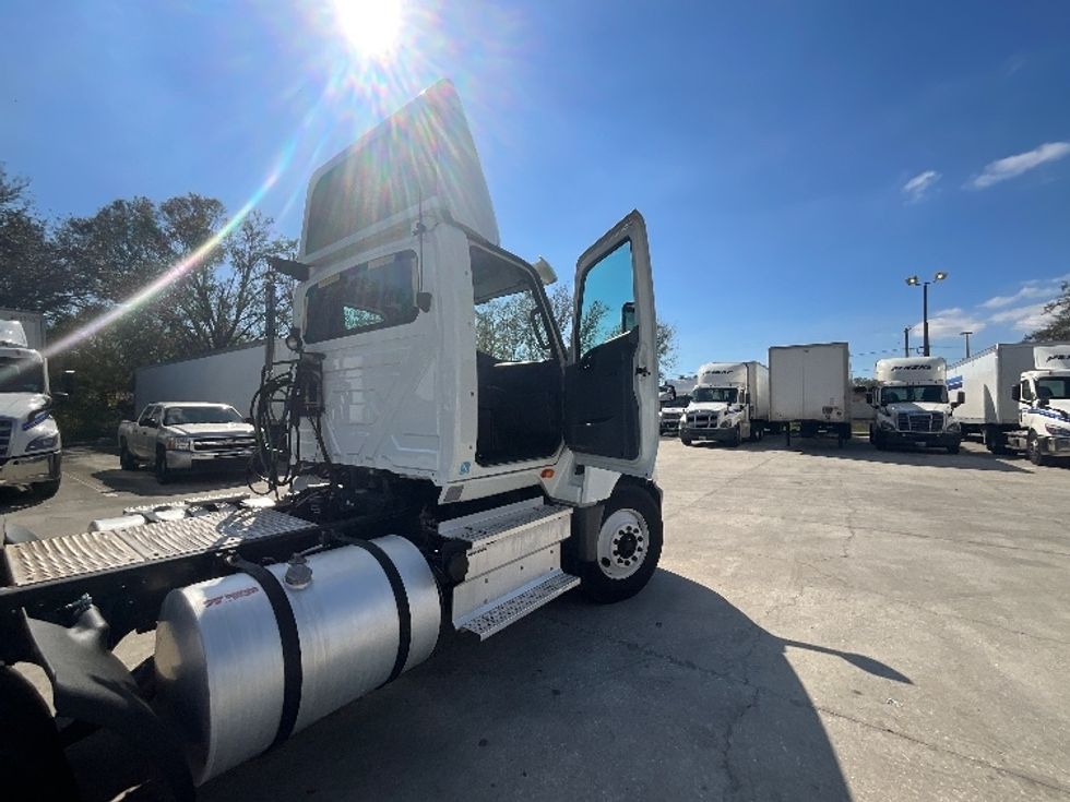 Day Cab Tractor-Heavy Duty Tractors-International-2018-LT625-Tampa-FL-339,191\n\t\tmiles-$ 27,250 - Image 12