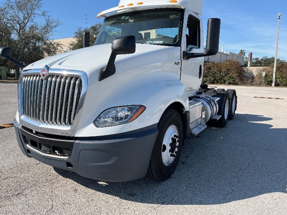 Day Cab Tractor-Heavy Duty Tractors-International-2018-LT625-Tampa-FL-381,011\n\t\tmiles-$ 25,750 - Image 16