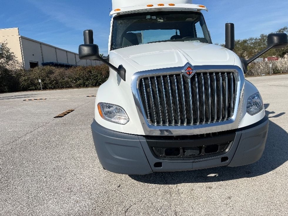 Day Cab Tractor-Heavy Duty Tractors-International-2018-LT625-Tampa-FL-381,011\n\t\tmiles-$ 25,750 - Image 17