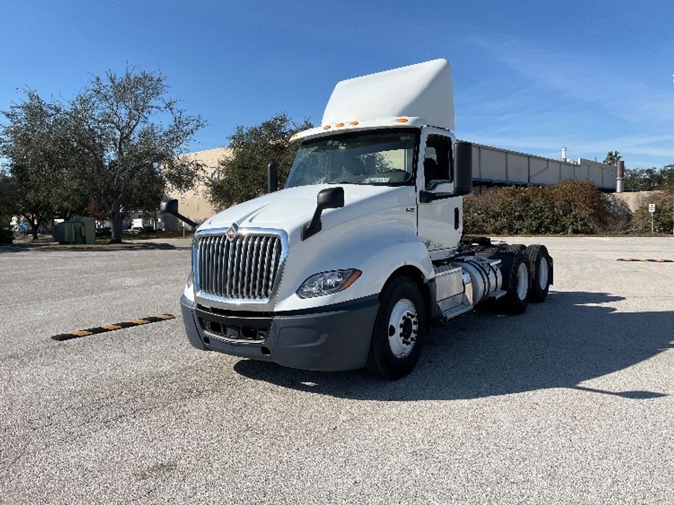 Day Cab Tractor-Heavy Duty Tractors-International-2018-LT625-Tampa-FL-381,011\n\t\tmiles-$ 25,750 - Image 3