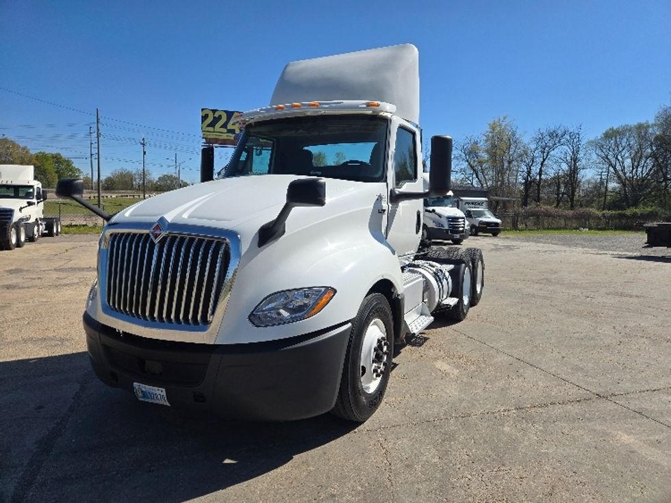 Day Cab Tractor-Heavy Duty Tractors-International-2018-LT625-Terrell-TX-298,753\n\t\tmiles-$ 25,500 - Image 3