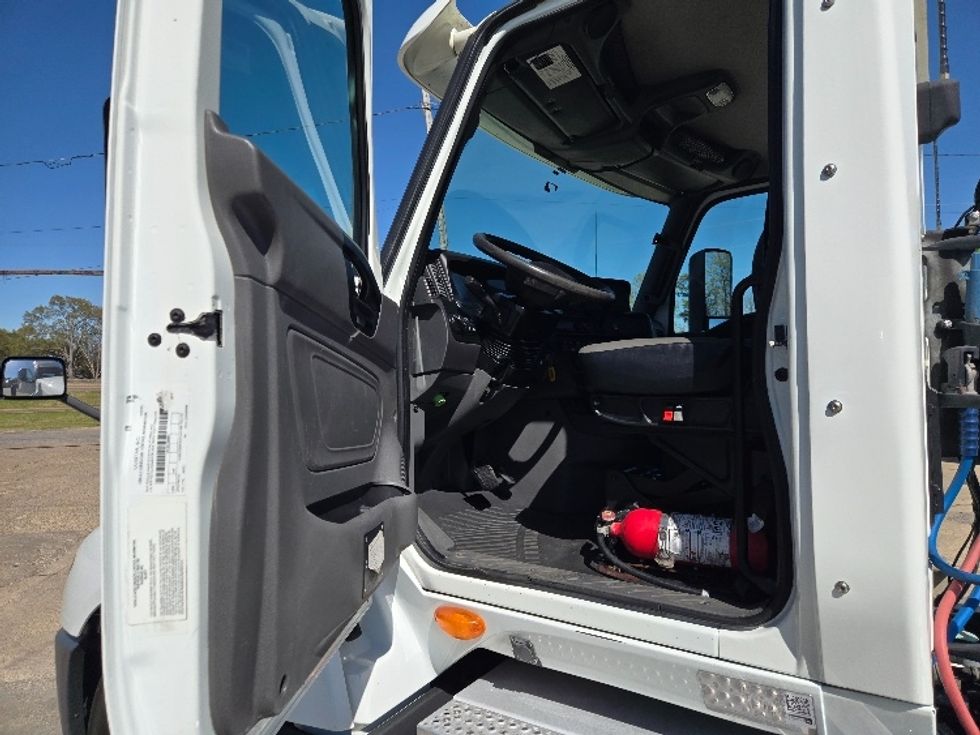 Day Cab Tractor-Heavy Duty Tractors-International-2018-LT625-Terrell-TX-298,753\n\t\tmiles-$ 25,500 - Image 9