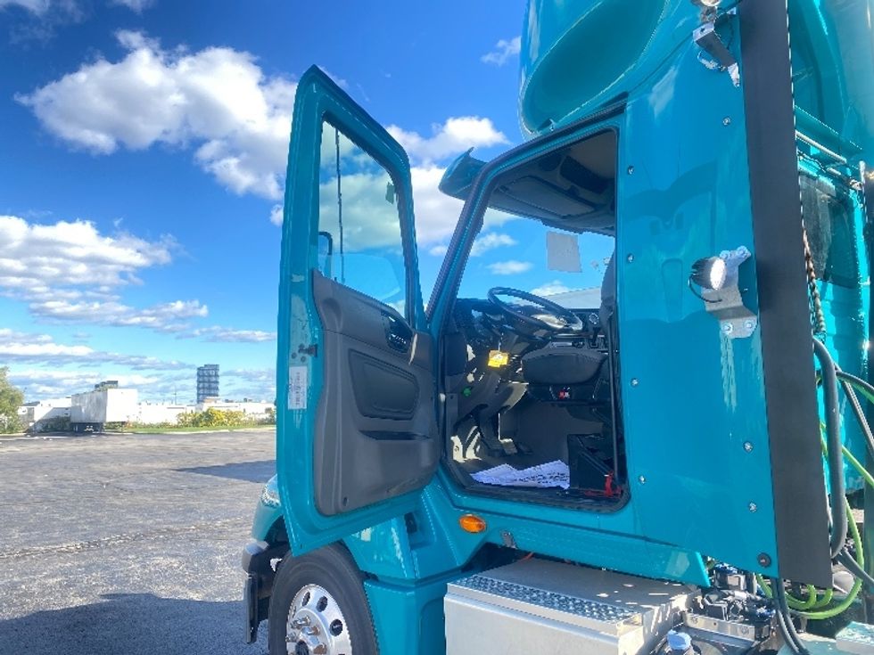 Day Cab Tractor-Heavy Duty Tractors-International-2018-LT625-Toronto-ON-640,648\n\t\tkm-$ 28,500 - Image 9