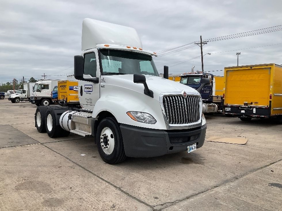 Day Cab Tractor-Heavy Duty Tractors-International-2018-LT625-Twinsburg-OH-211,033\n\t\tmiles-$ 22,500 - Image 1