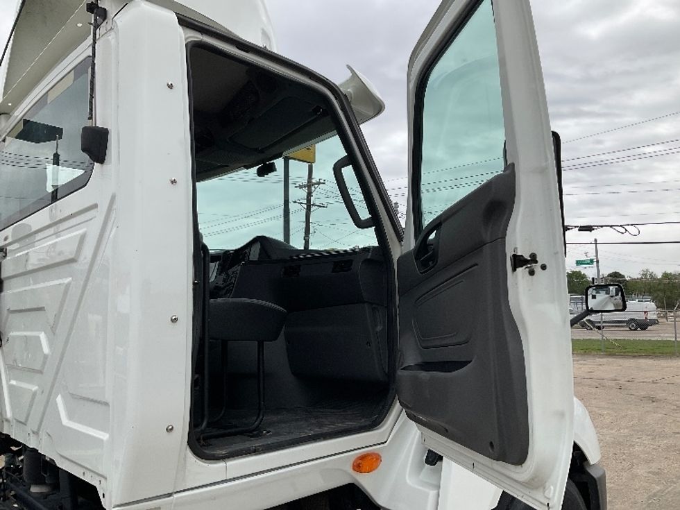 Day Cab Tractor-Heavy Duty Tractors-International-2018-LT625-Twinsburg-OH-211,033\n\t\tmiles-$ 22,500 - Image 12