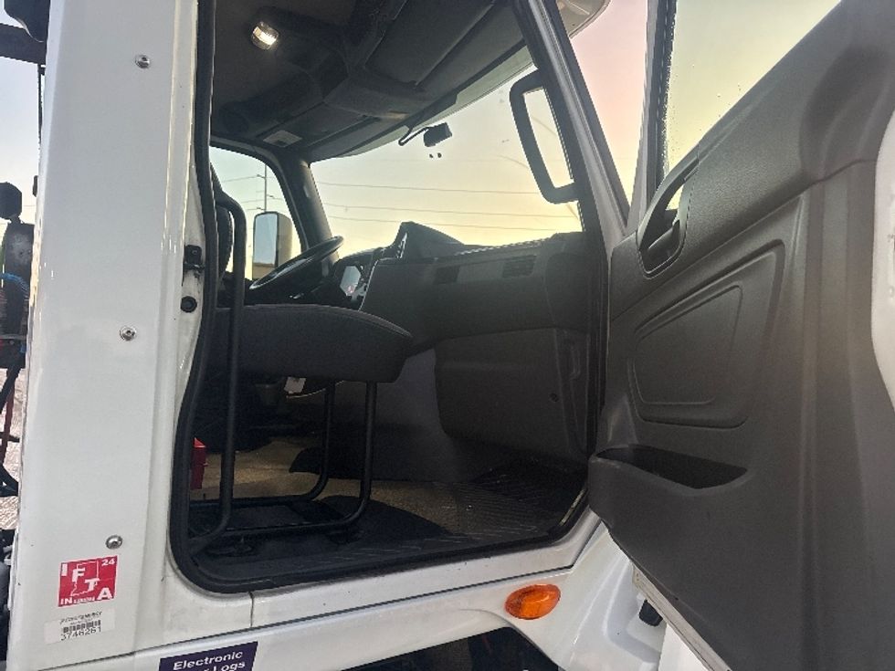 Day Cab Tractor-Heavy Duty Tractors-International-2018-LT625-Warren-MI-271,864\n\t\tmiles-$ 29,500 - Image 12