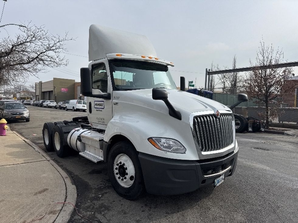 Day Cab Tractor-Heavy Duty Tractors-International-2018-LT625-West Babylon-NY-306,355\n\t\tmiles-$ 21,250 - Image 1