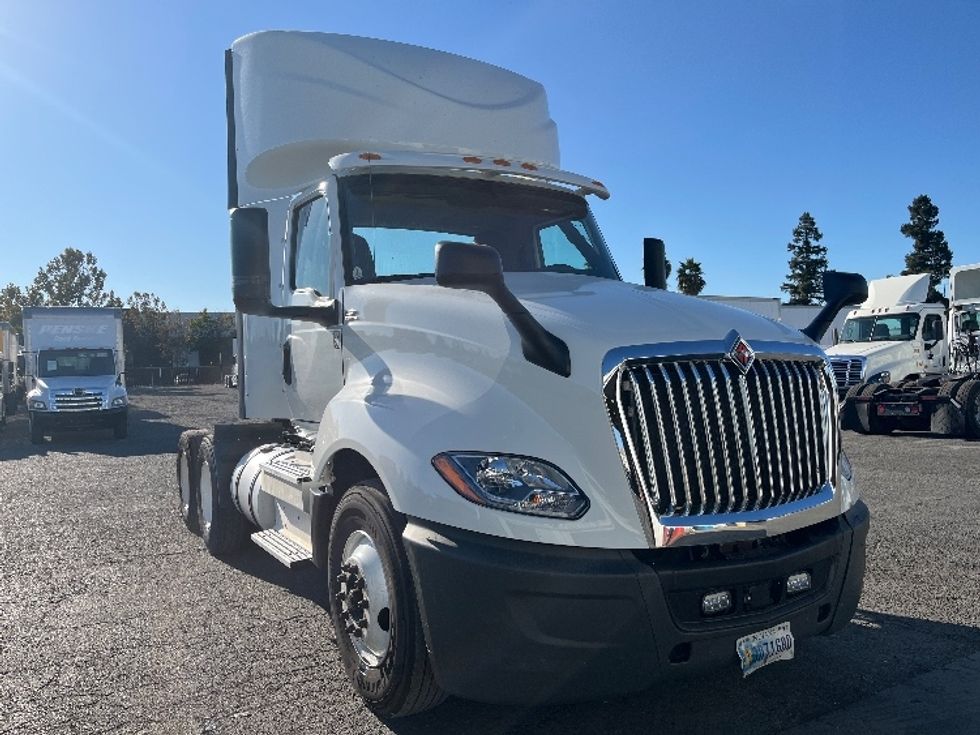 Day Cab Tractor-Heavy Duty Tractors-International-2018-LT625-West Sacramento-CA-304,086\n\t\tmiles-$ 31,750 - Image 1