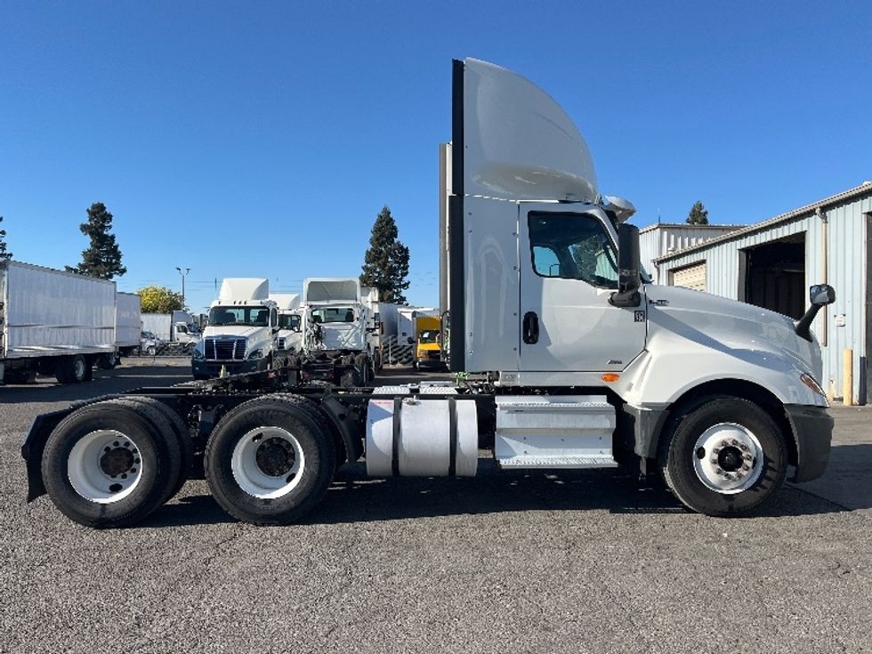 Day Cab Tractor-Heavy Duty Tractors-International-2018-LT625-West Sacramento-CA-304,086\n\t\tmiles-$ 31,750 - Image 8