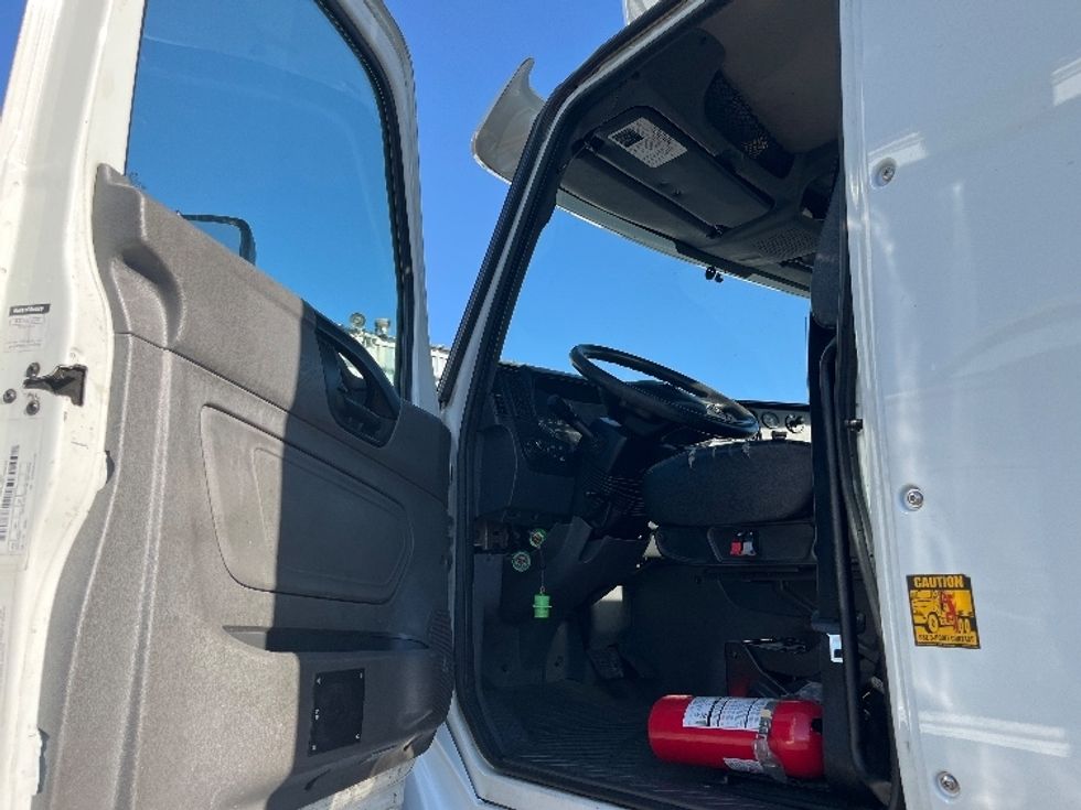 Day Cab Tractor-Heavy Duty Tractors-International-2018-LT625-West Sacramento-CA-304,086\n\t\tmiles-$ 31,750 - Image 9
