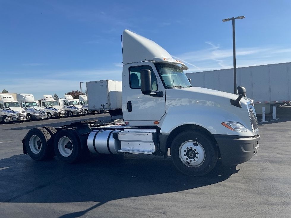 Day Cab Tractor-Heavy Duty Tractors-International-2018-LT625-West Sacramento-CA-325,454\n\t\tmiles-$ 30,500 - Image 1