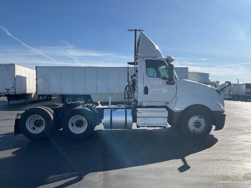 Day Cab Tractor-Heavy Duty Tractors-International-2018-LT625-West Sacramento-CA-325,454\n\t\tmiles-$ 30,500 - Image 8